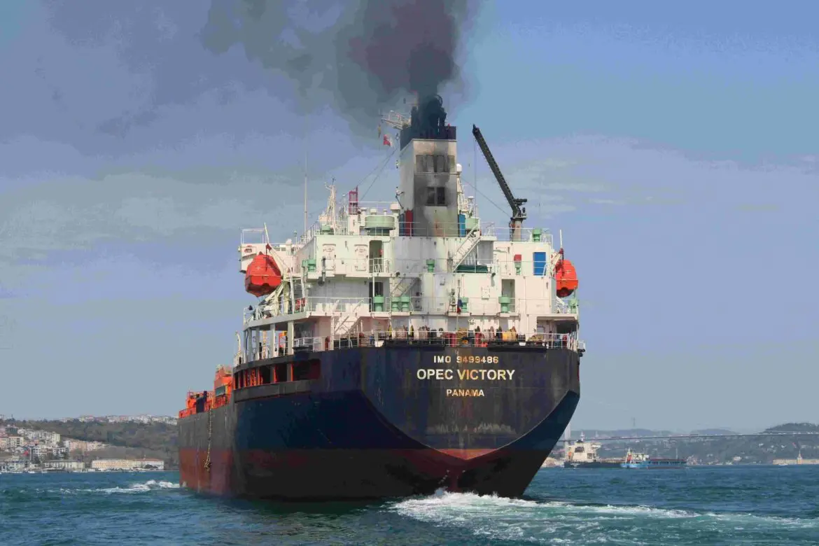 Bulk carrier pollute