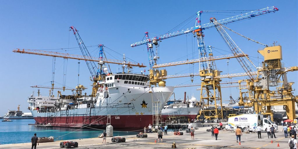 Shipyard in the Middle East with vessels and cranes.