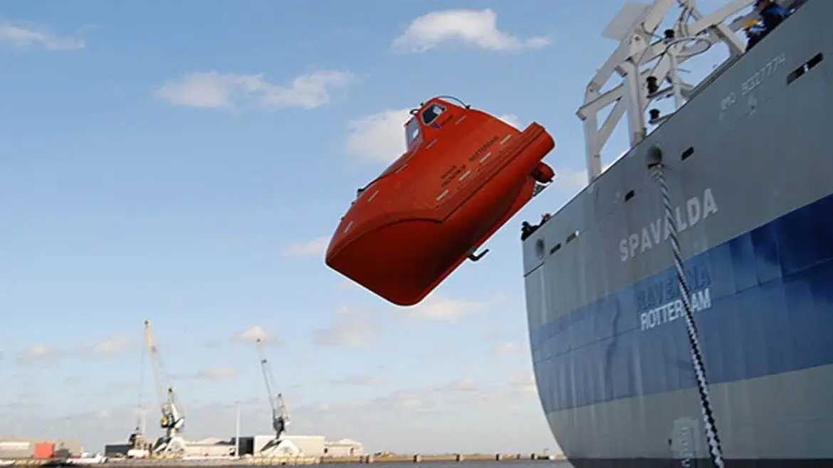 Free Fall Lifeboat